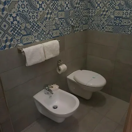 Numero5 לינה וארוחת בוקר 3*