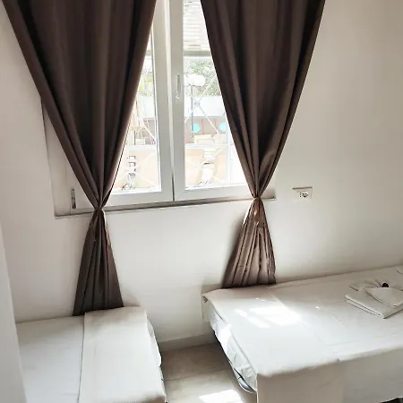 Numero5 Oda ve Kahvaltı 4*